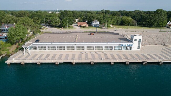 Plus de détails pour Seaway Terminal | Flexible Upside – Industriel/Logistique aux enchères, Port Huron, MI